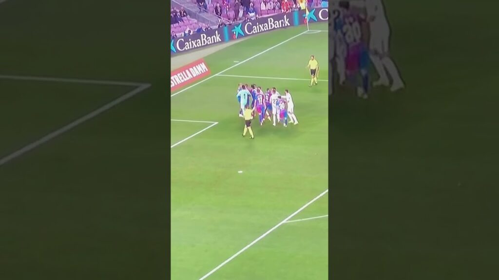 Araujo aprendiendo de Piqué