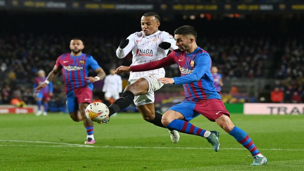 Jules Kounde 2022 - Sevilla - Amazing Defensive Skills, Tackles & Highlights