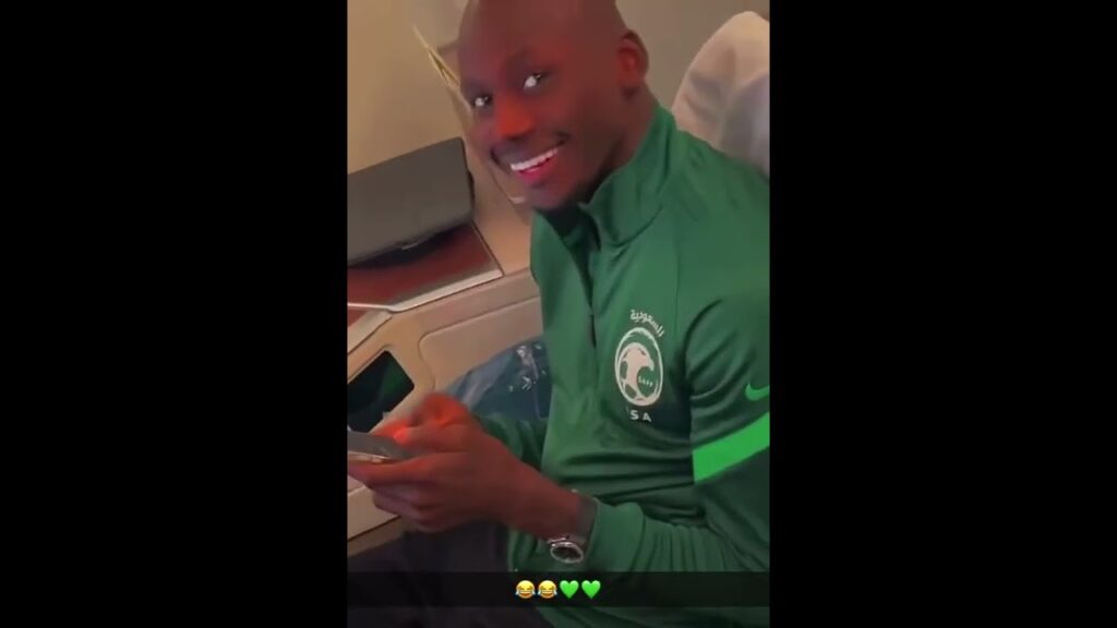 محمد كنو مع زملائه السابقين مع ناديه السابق قبل العودة للرياض