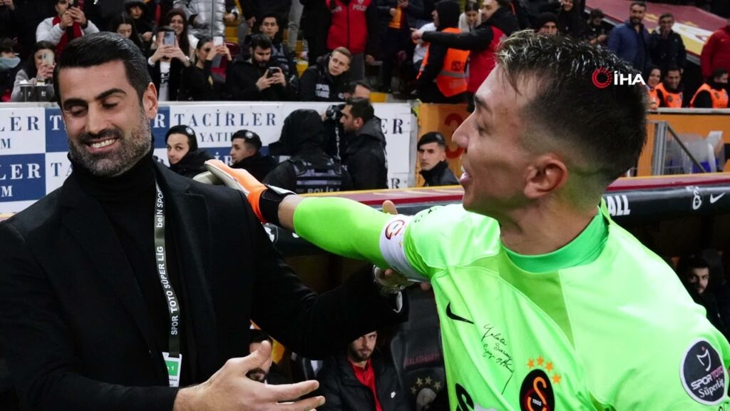 Volkan Demirel ve Fernando Muslera maç öncesinde bir araya geldi