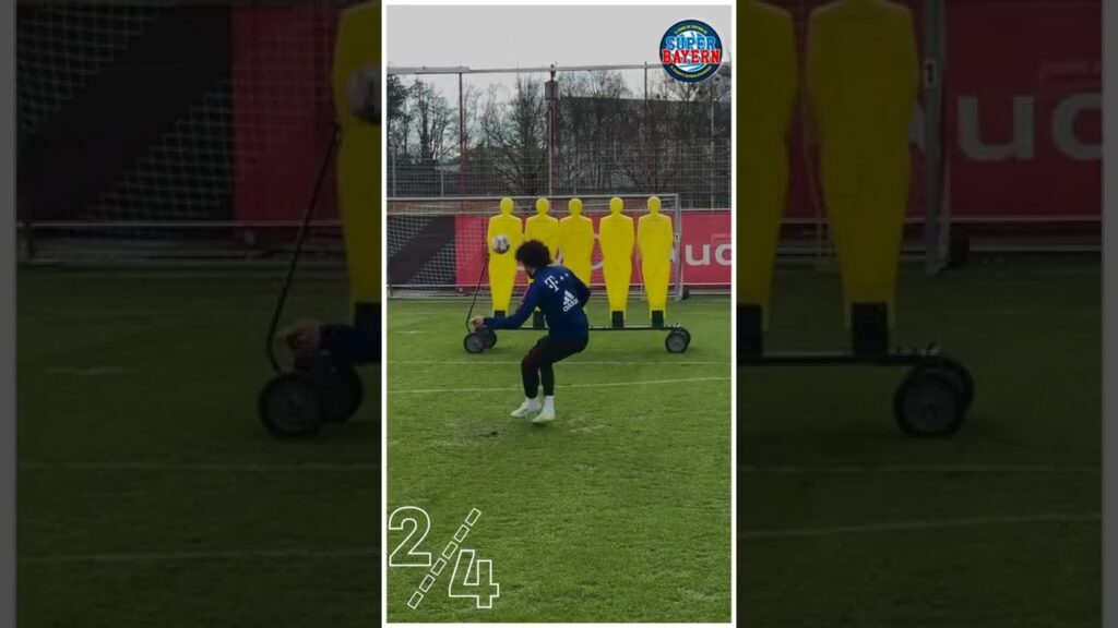 LEROY SANÉ NOS MUESTRA SU PUNTERIA EN LOS TIROS LIBRES EN EL ENTRENAMIENTO DEL BAYERN MUNICH 🎯⚽🔥