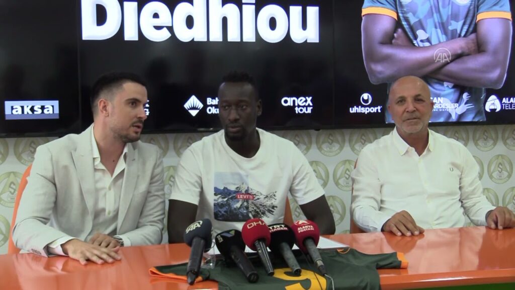 Alanyaspor'un yeni golcüsü Famara Diedhiou: Dünyanın her yerinden ve Türkiye'den çok teklif vardı