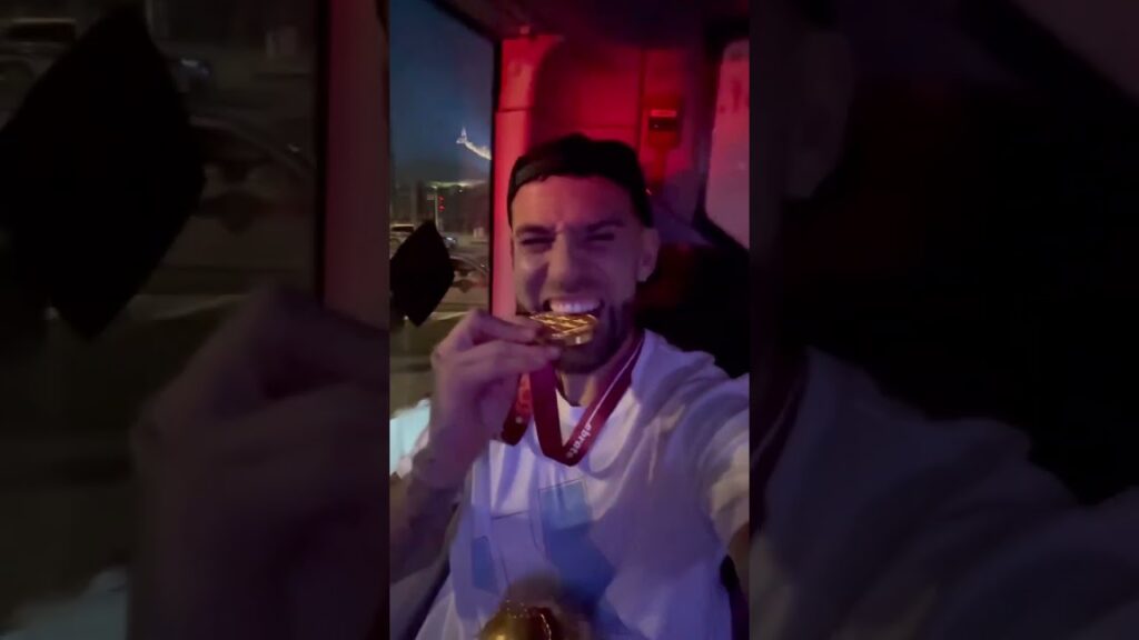 ¡Festejá Nico #Otamendi, somos campeones del mundo! 🏆