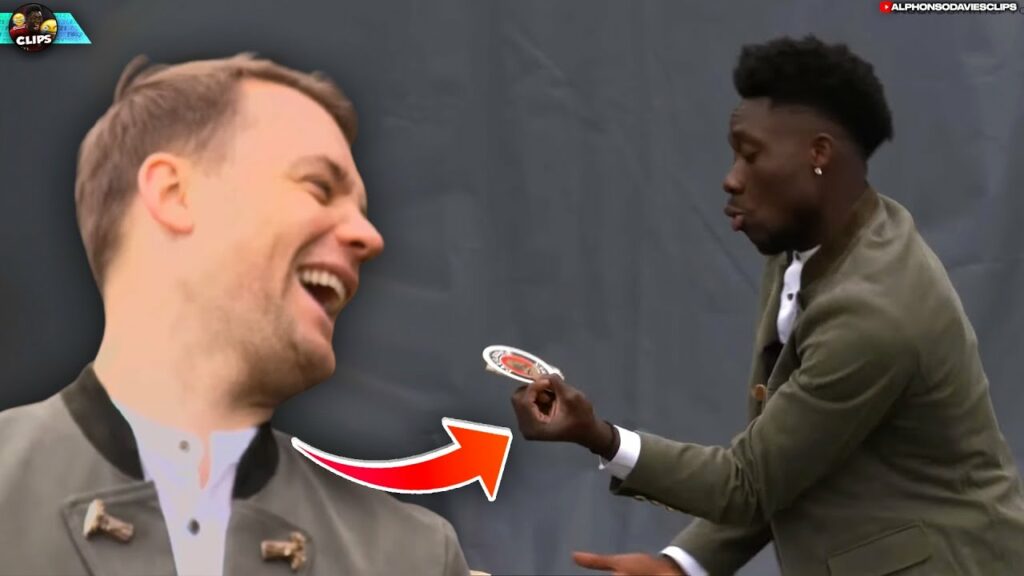 Neuer roasts Davies for this... 😆