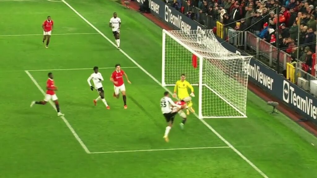 Lisandro Martinez solid performance vs Charlton