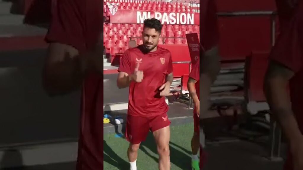 Alex Telles trades Man United for Sevilla 🇪🇸