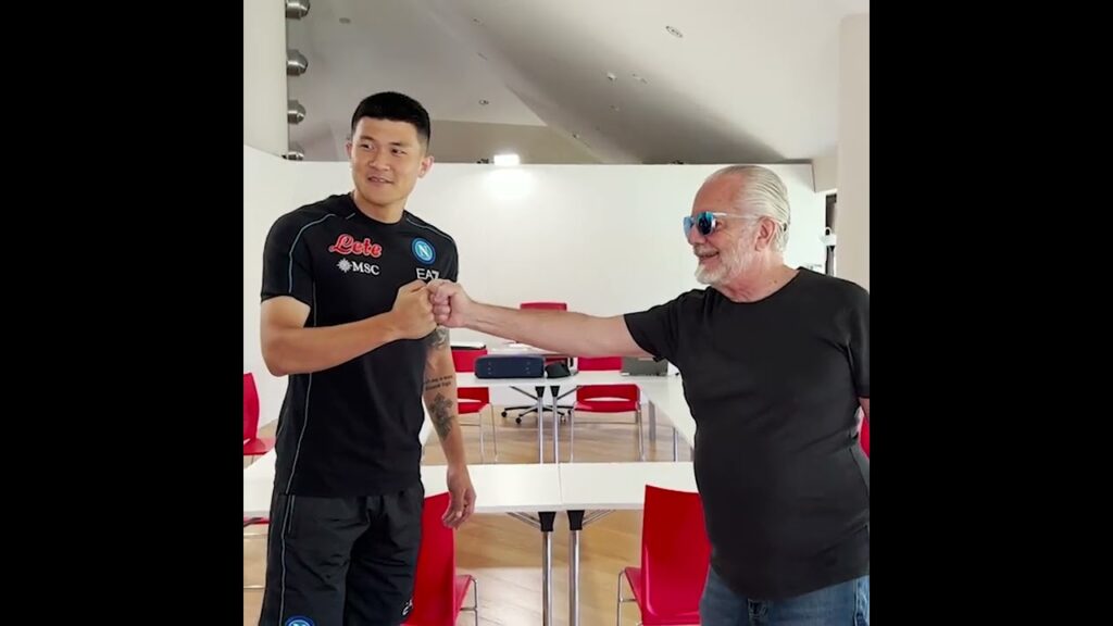 Kim Min-Jae è del Napoli 💙 Guardate il momento della FIRMA! ✍️