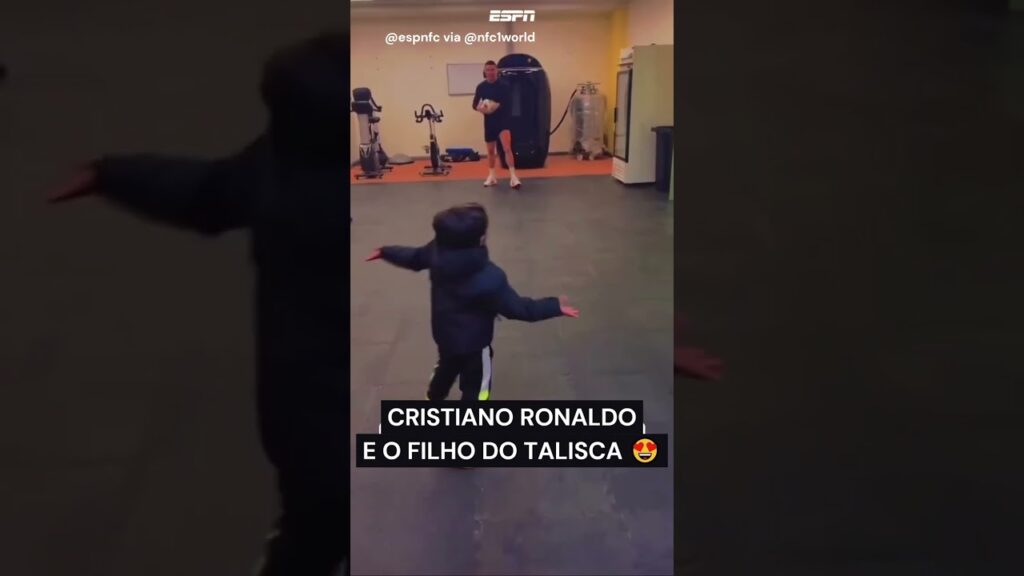 CRISTIANO RONALDO BRINCANDO COM FILHO DO TALISCA 😍 #Shorts