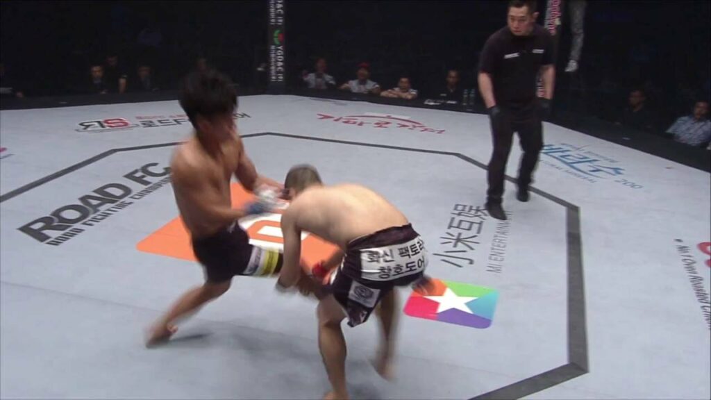 ROAD FC YOUNG GUNS 29 2nd Flyweight Match Kim Kyu-Hwa(김규화) VS Kim Tae-Gyun(김태균)