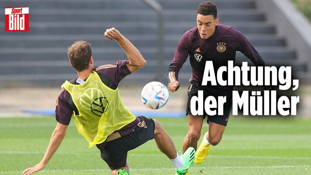DFB-Training: Thomas Müller grätscht Jamal Musiala um | Viral daneben DFB-Training: Thomas Müller grätscht Jamal Musiala um | Viral daneben