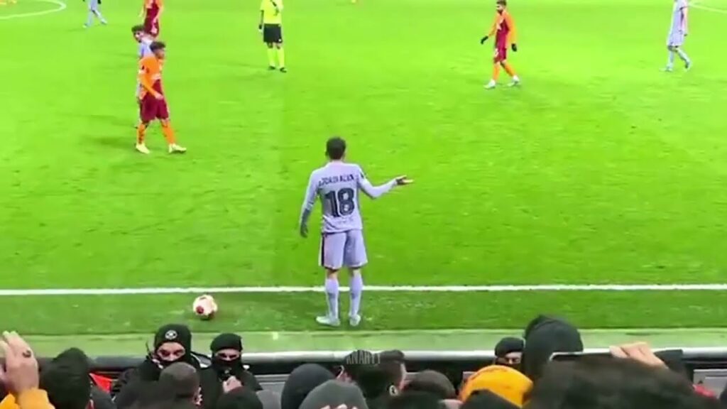 Jordi Alba Topu Tribünlere Attı Ortalık Karıştı / Galatasaray Barcelona Pique Xavi ?