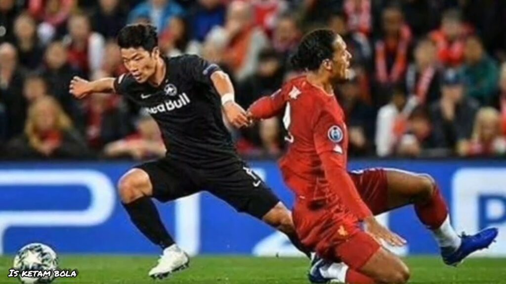 Hwang Hee Chan Dribbles Past Van Dijk