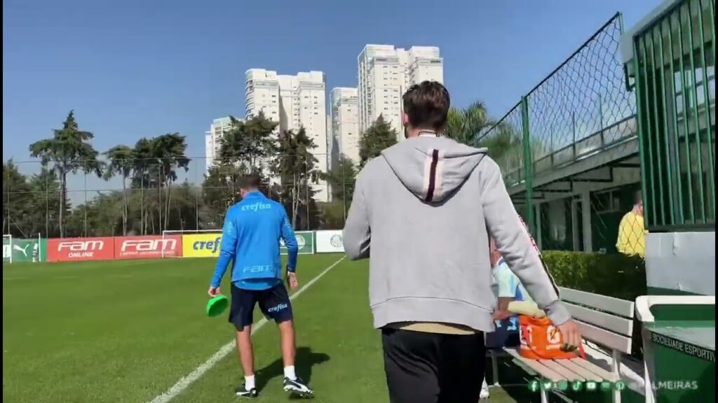 Olha só quem está 'de volta' - Matias Viña faz visita ao verdão!