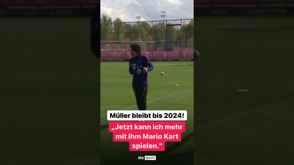Leroy Sané freut sich ganz besonders, dass Thomas Müller seinen Vertrag verlängert hat 😂