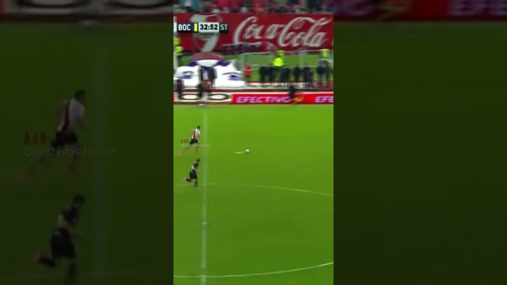 Gallardo manda a Pezzella de 9 y el defensor convierte el empate de River 1-1 ante Boca (2014).