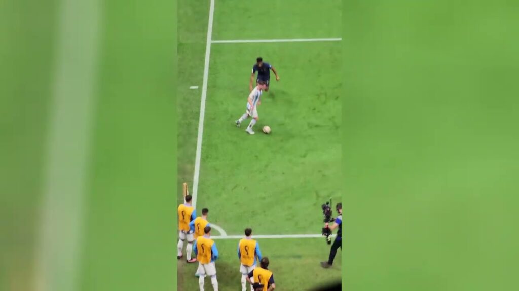 What a great combination between Marcos Acuña, Alexis Mac Allister and messi