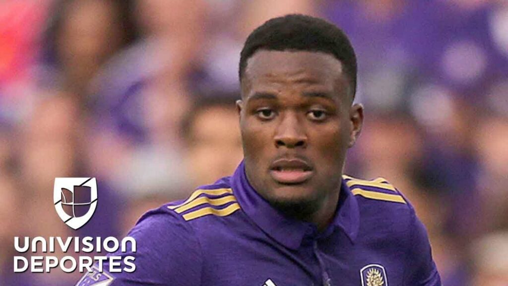 Cyle Larin: arrestado por la policía e inhabilitado por la MLS Cyle Larin: arrestado por la policía e inhabilitado por la MLS