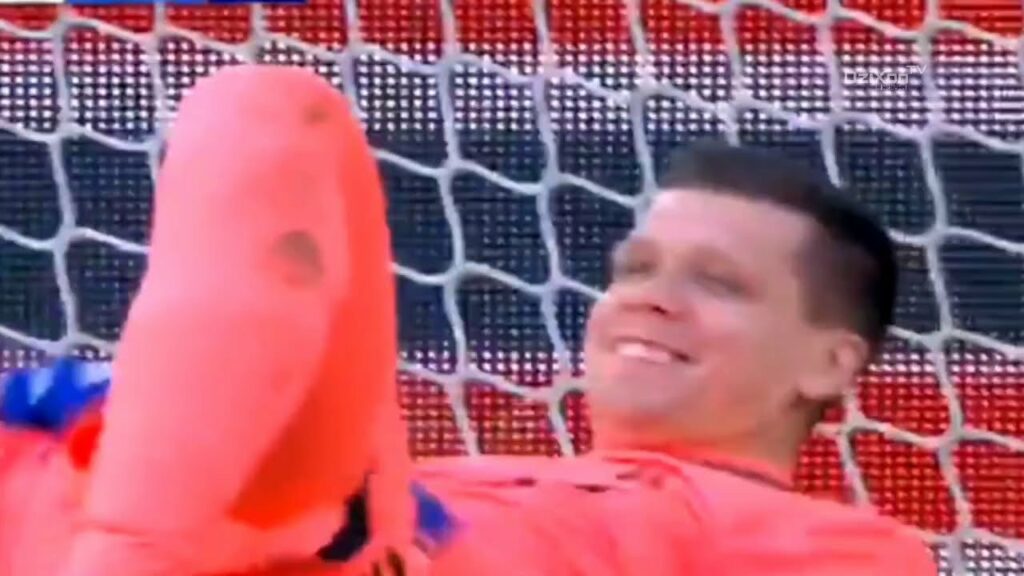 Wojciech Szczęsny FUNNY save | Juventus - Bolgona