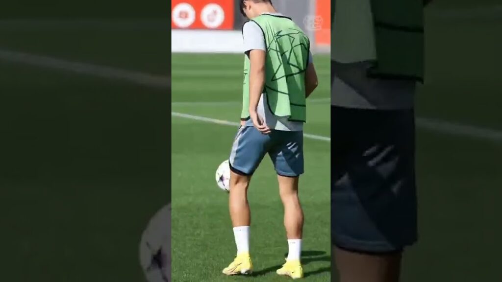 Patrik Schick, Jeremie Frimpong showing skills in training before UCL match