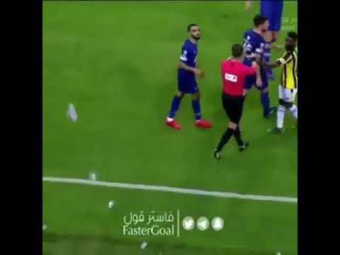 Degenek u paklu saudijskog derbija: Lete flaše i cipele, a on poručuje - dajte još!