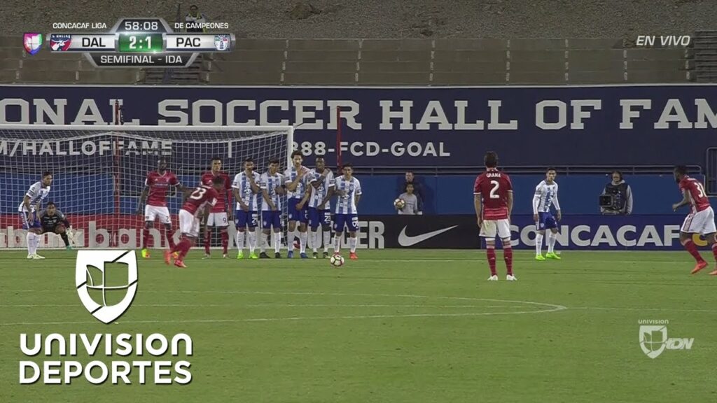 Kellyn Acosta colgó el balón del ángulo y marcó un golazo