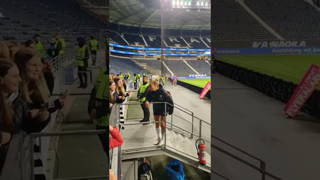 #Laura Freigang nach dem Spiel #eintrachtfrankfurt vs #fcbayern #freigang #vlog auf meinem Kanal :)
