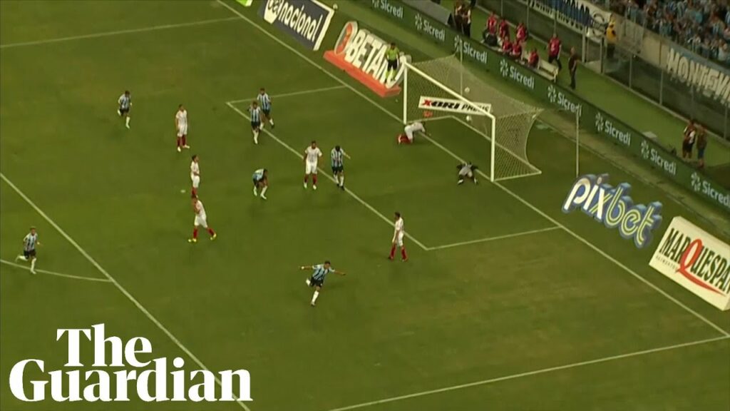 Luis Suárez scores hat-trick in Grêmio debut Luis Suárez scores hat-trick in Grêmio debut