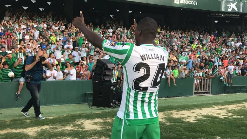 William Carvalho, Presentado en el Benito Villamarín ante Miles de Béticos