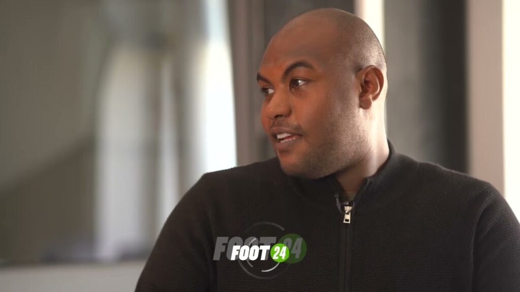 الفائز بجائزة لاعب العام غيلان الشعلالي  يحكيلنا على العام لي تعدى في الترجي  و في المنتخب