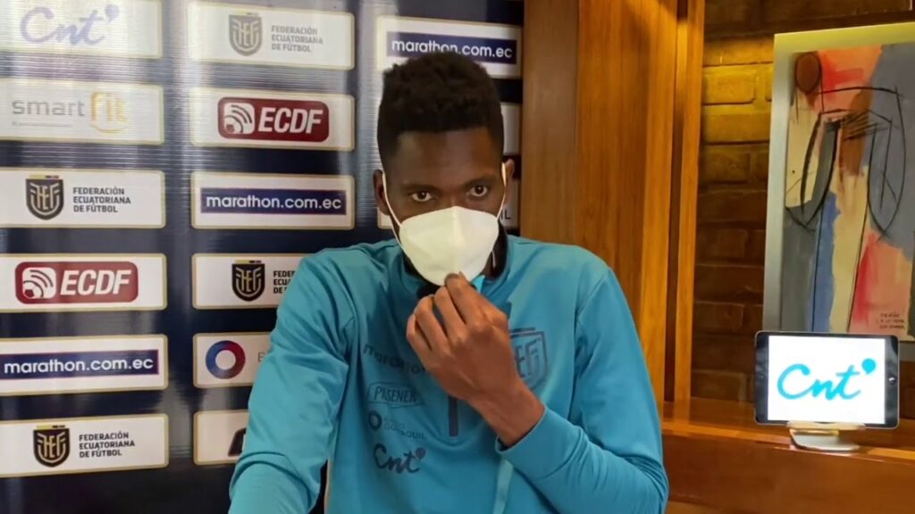 Alexander Domínguez, seleccionado nacional, en rueda de prensa