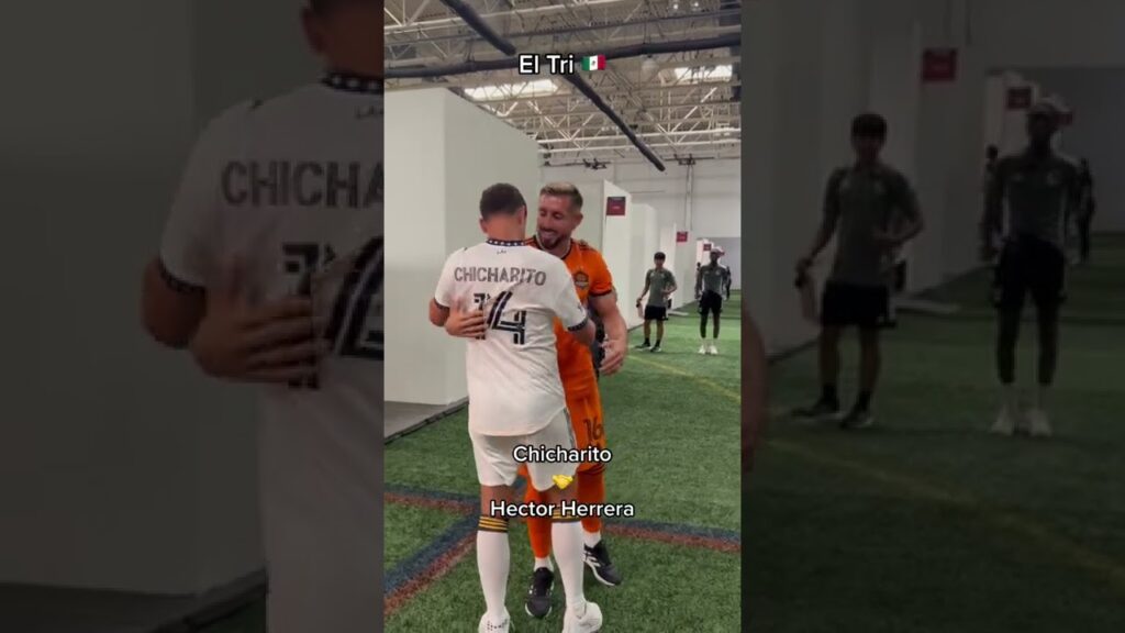 CHICHARITO y HÉCTOR HERRERA se funden en cariñoso abrazo antes el Juego de las Estrellas | #shorts CHICHARITO y HÉCTOR HERRERA se funden en cariñoso abrazo antes el Juego de las Estrellas | #shorts