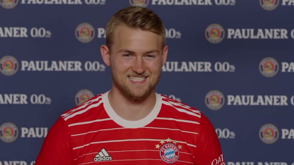 Interview mit Matthijs de Ligt beim FC Bayern München Lederhosen Shooting 2022
