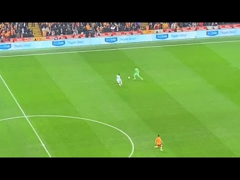 Galatasaray’dan Gelen peş peşe ataklar ve Fernando Muslera’dan şık çalım 💥💥#cimbom #galatasaray