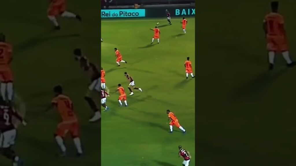 joga de mais Giorgian  Arrascaeta .