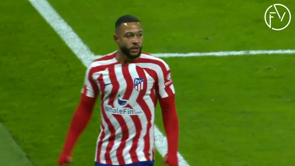 Memphis Depay tries to adapt