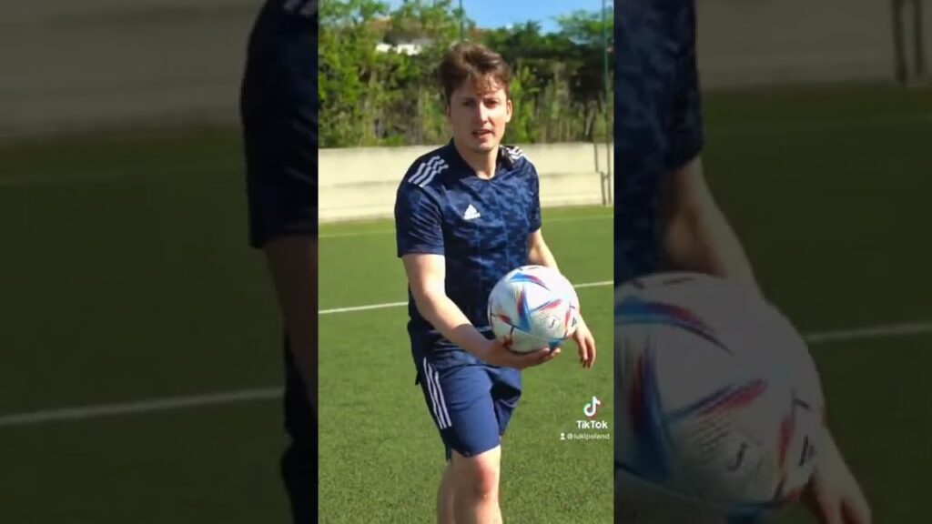 Arek Milik pokazuje triki