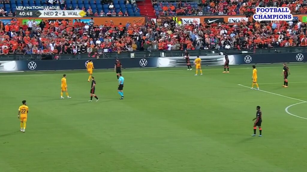 Vincent Janssen nahm den Ball vom Boden, Niederlande-Wales, UEFA Nations League 2022