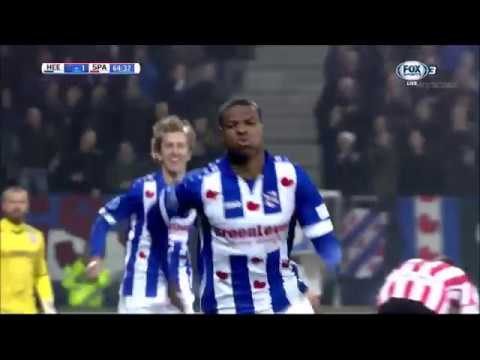 FeanOnline focust op... Denzel Dumfries