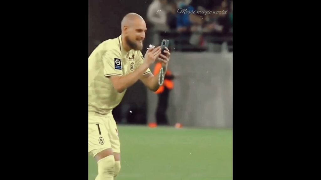 Reims goalkeeper Predrag Rajkovic got Lionel Messi to take a photo with his son 