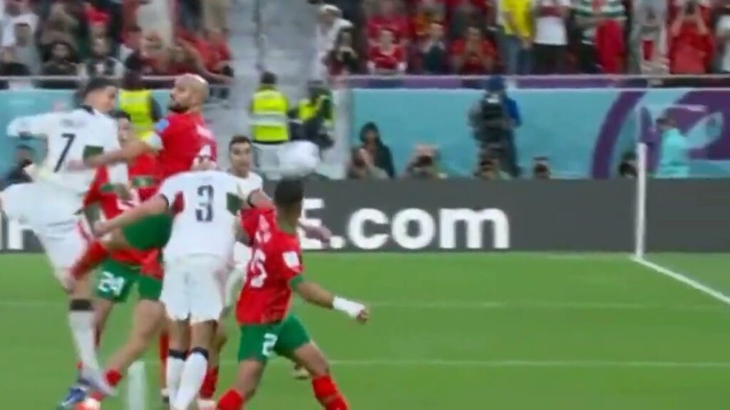 world cup Qatar 2022, Jawad El Yamiq kisses Pepe on the head جواد الياميق يبوس راس بيبي😅