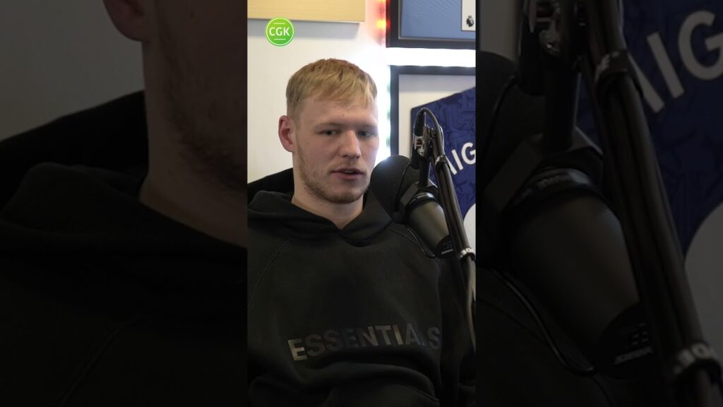 How AARON RAMSDALE deals with ABUSE from FANS...