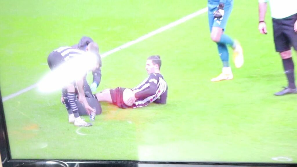 FABIAN SCHAR GETS HIS ARSE OUT vs LIVERPOOL