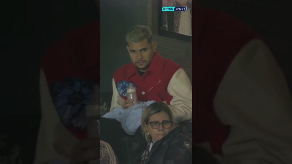 Suspendeu Bruno Guimarães do serviço de bebê no St. James' Parque