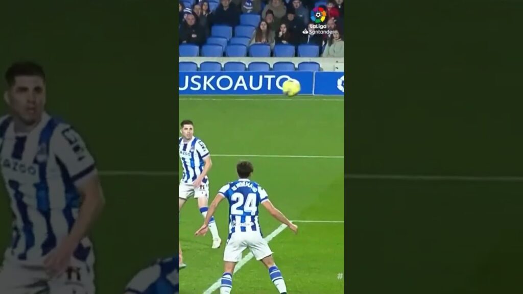 Air Cyle Larin scores again! ✈️⚪️🟣 #shorts #laligasantander #realvalladolid