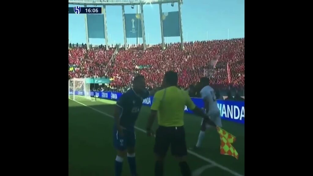 هوشة ميشيل مع الحكام 😥💙🔥. #الهلال_الوداد