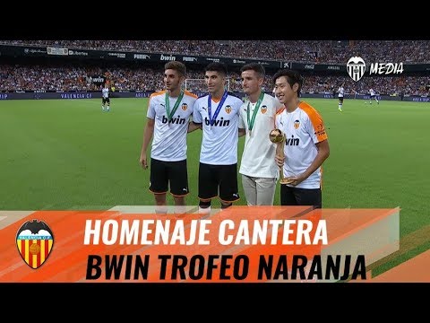 VALENCIA CF | MESTALLA OVACIONA A LOS CAMPEONES FORMADOS EN LA ACADEMIA VCF VALENCIA CF | MESTALLA OVACIONA A LOS CAMPEONES FORMADOS EN LA ACADEMIA VCF