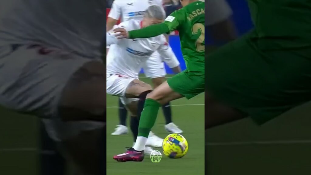 Papu Gomez Nutmeg 🥜