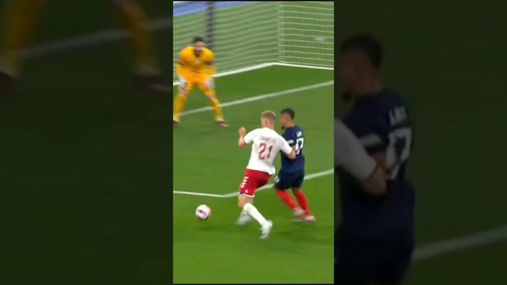 Andreas Cornelius awesome goal against France😳🤩#shorts #football #denmark