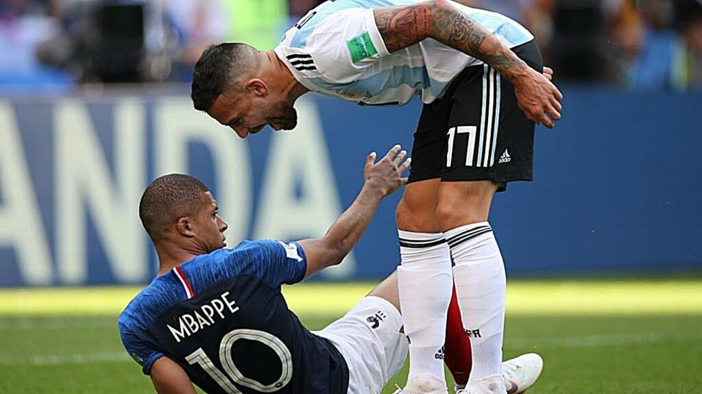 CUANDO ES IMPOSIBLE PASAR A NICOLÁS OTAMENDI...