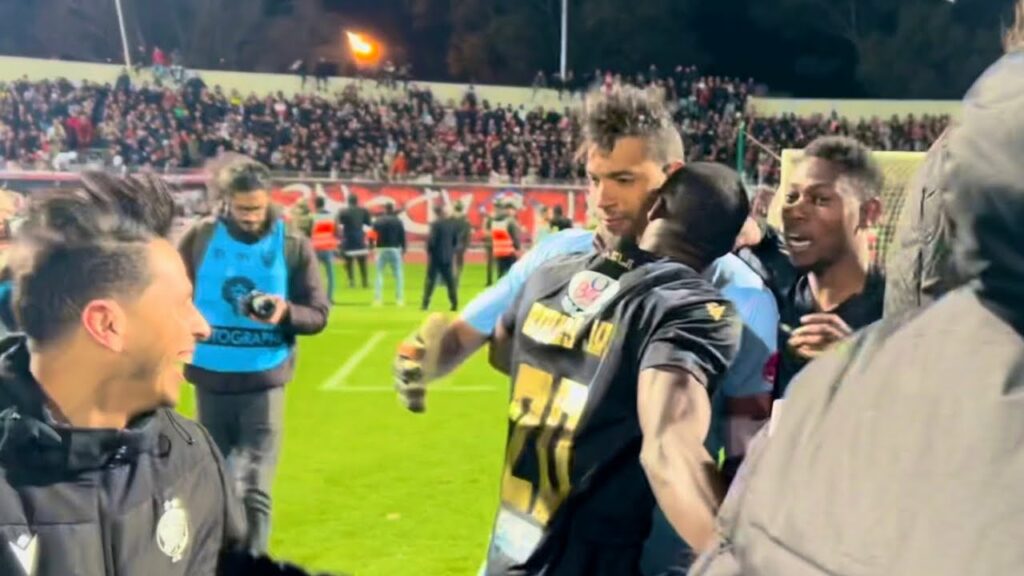 احتفال جنوني للاعبي الوداد مع التاكناوتي بعد صد ركلتي ترجيح أمام المغرب التطواني في كأش العرش